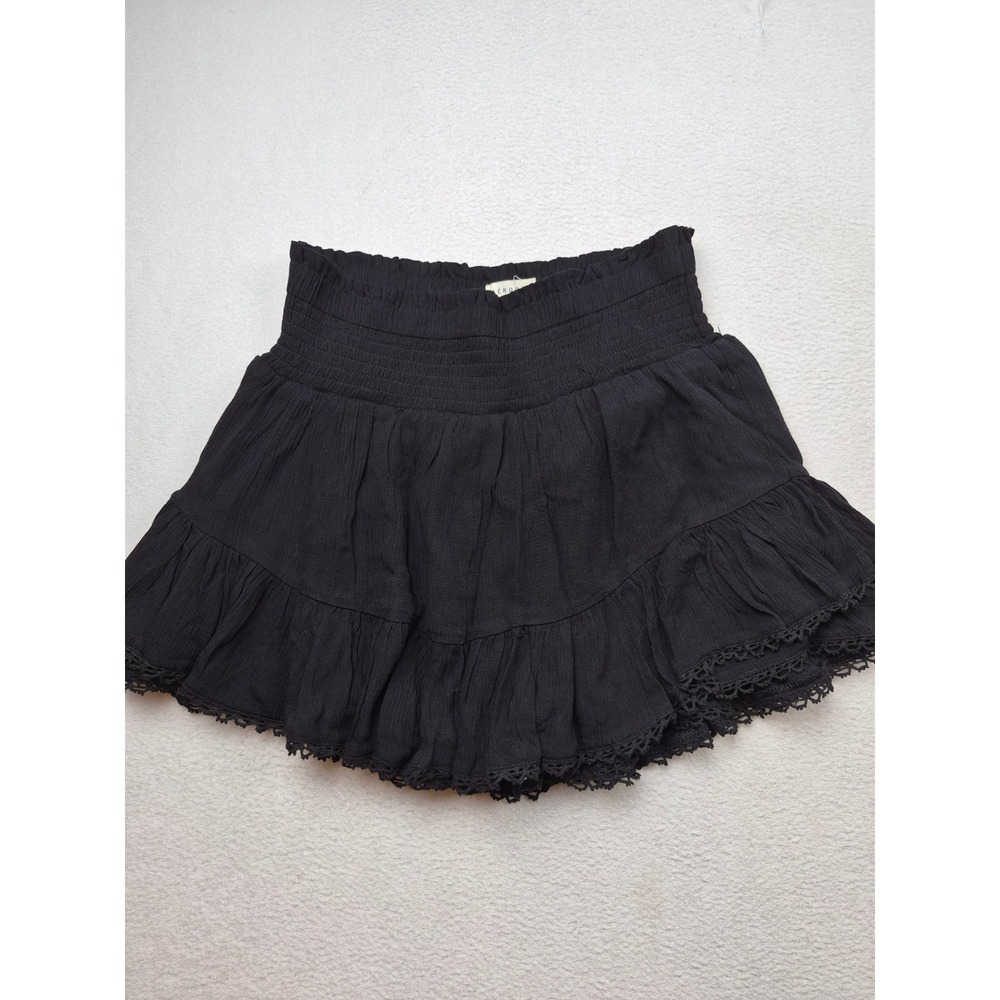 Aeropostale Black Smocked Ruffle Skort Size Small Crochet Lace Trim Schoolgirl